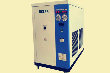 水冷箱式冷水機和螺桿式機組有何不同？